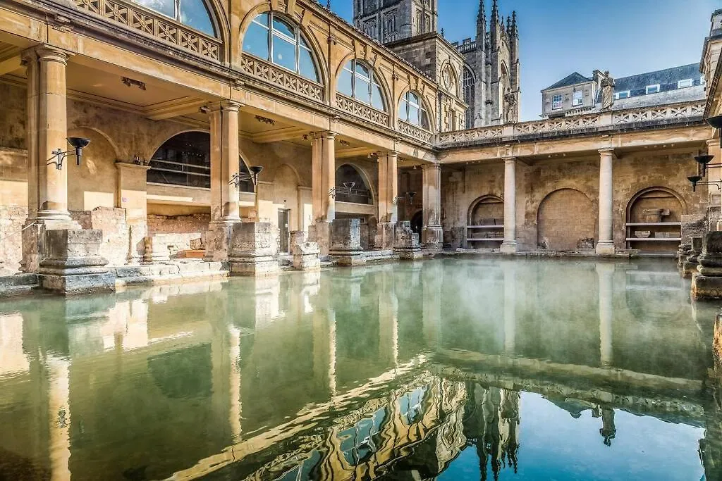 Apartment River View Bath